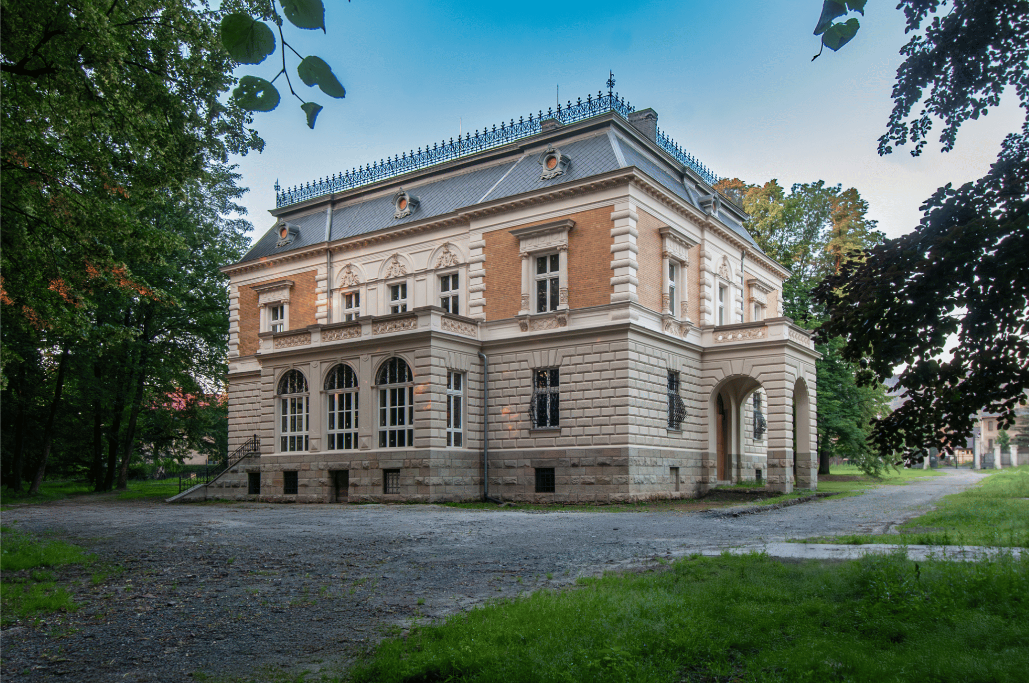 photo gallery image 01